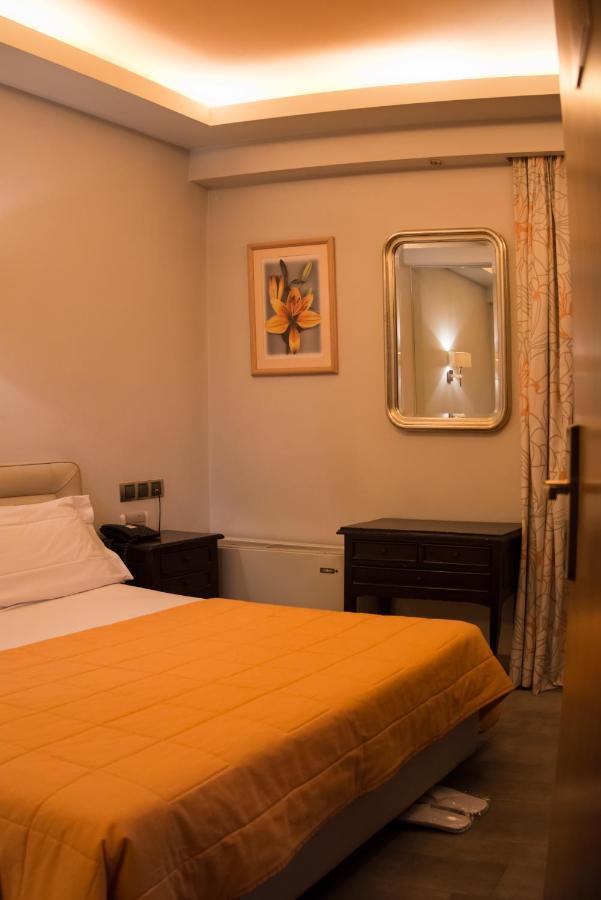 Hotel Maroussi Atene Esterno foto